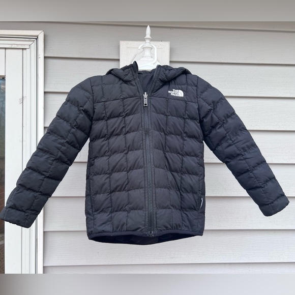 The North Face Kids Reversible Thermoball ECO Jacket, 6 Black - Picture 1 of 4
